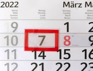 Wandkalender ist auf Montag, den 7. März 2022 eingestellt.
